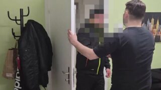 married installer worker accepts my offer and lets me give him a blowjob