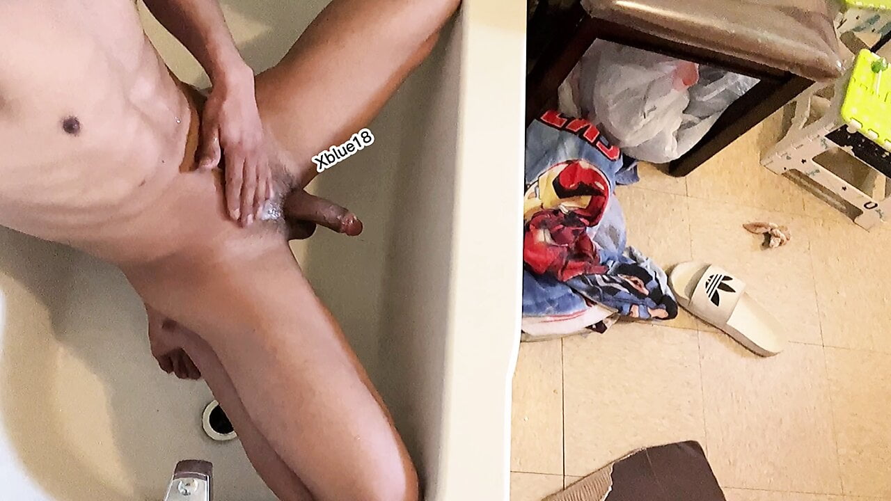 Viral porn video of a twink masturbating for his girlfriend (xblue18)