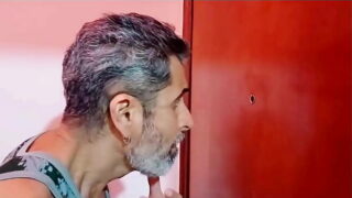 tarado espia rola pela porta e eu dou o que ele merece e gozo no cu dele parte 1 completo no xv red e sheer