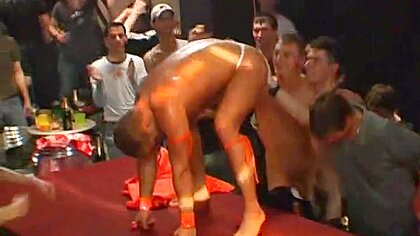 Stunning Oral Sex On Stage In The Strip Club!